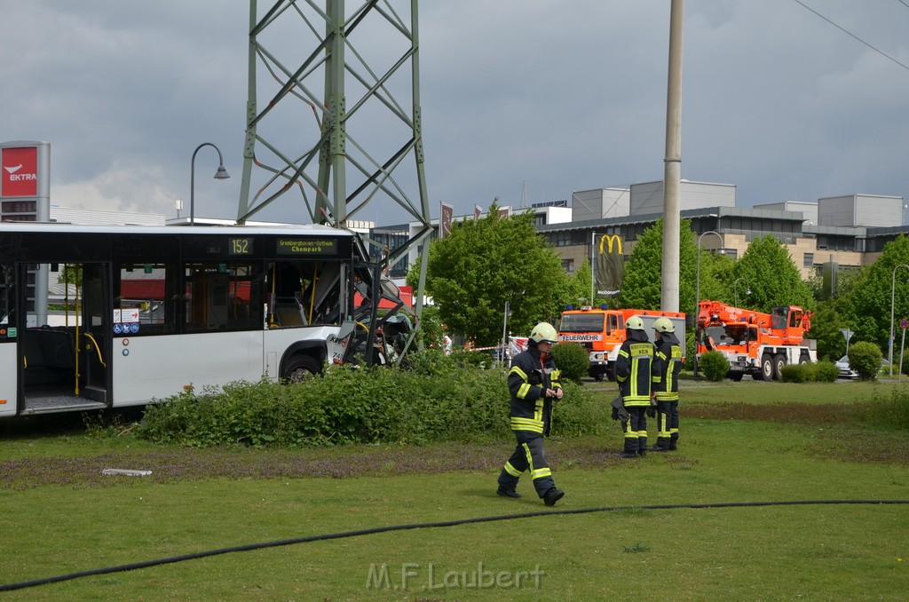 Schwerer Bus Unfall Koeln Porz Gremberghoven Neuenhofstr P016.JPG - Miklos Laubert